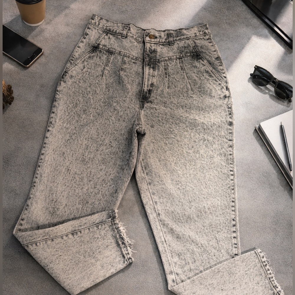 Chic Light Gray Ankle distressed Jeans